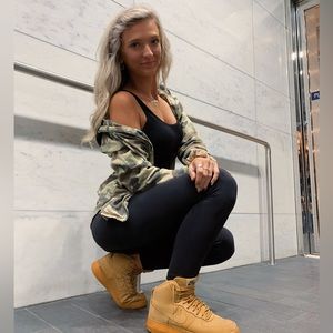 Meet your Posher, Avery